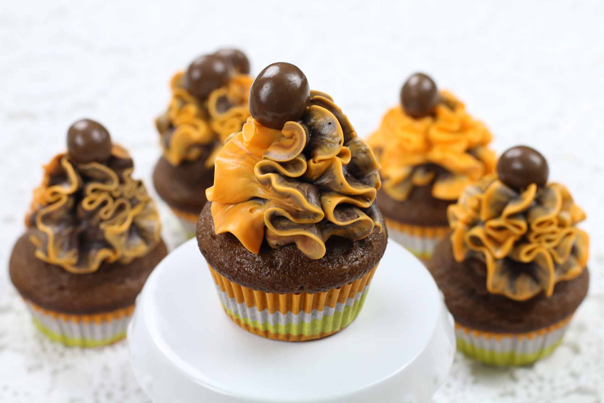 chocolate-and-apricot-cupcakes