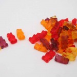Low Calorie Gummy Bear Lollies – Just 2 Ingredients!