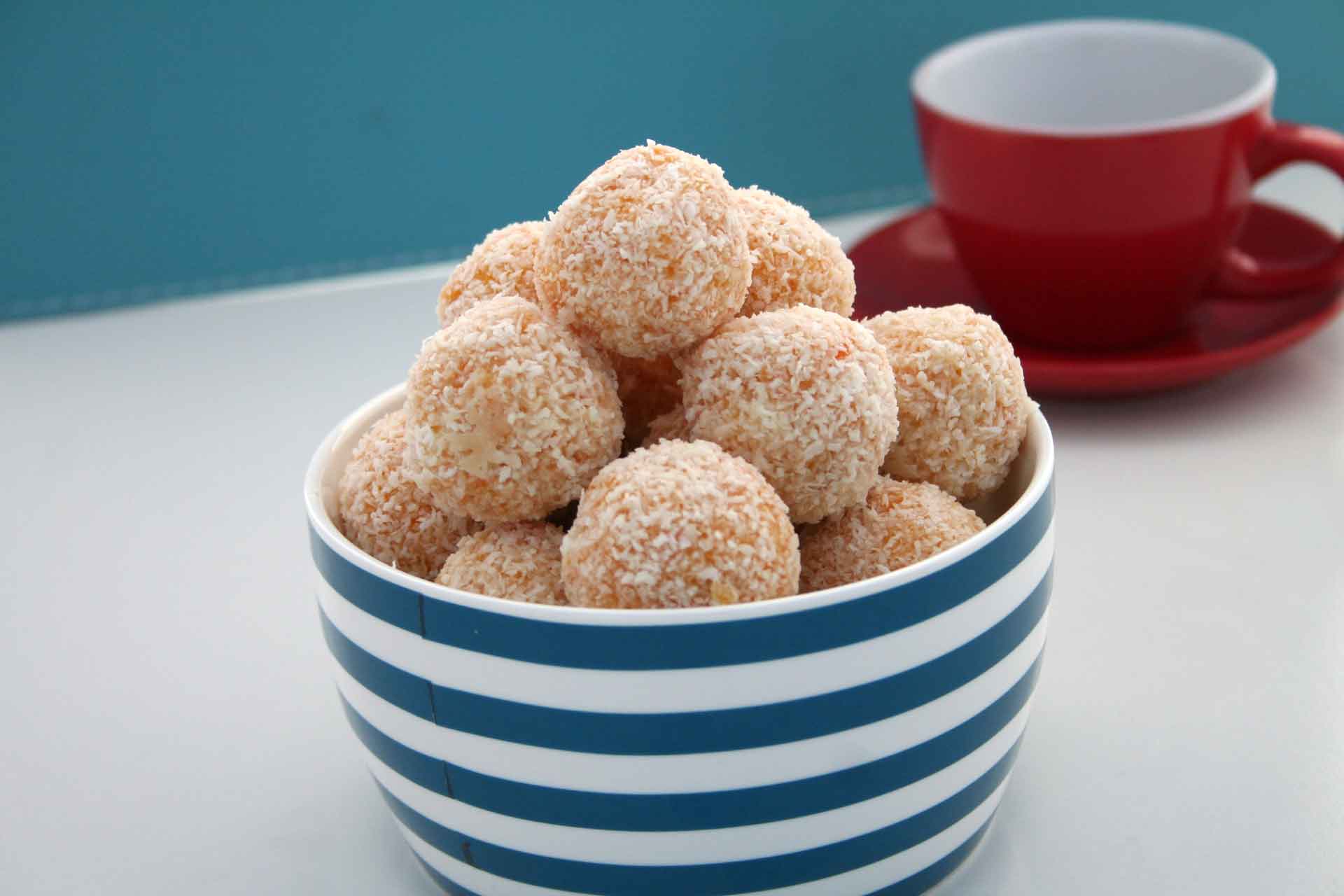 apricot-and-macadamina-balls