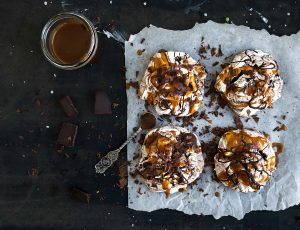 dark-chocolate-salted-caramel-meringues-featured