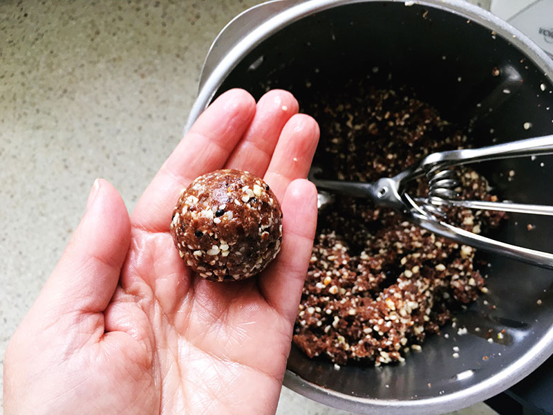 how to make macadamia and almond bliss balls
