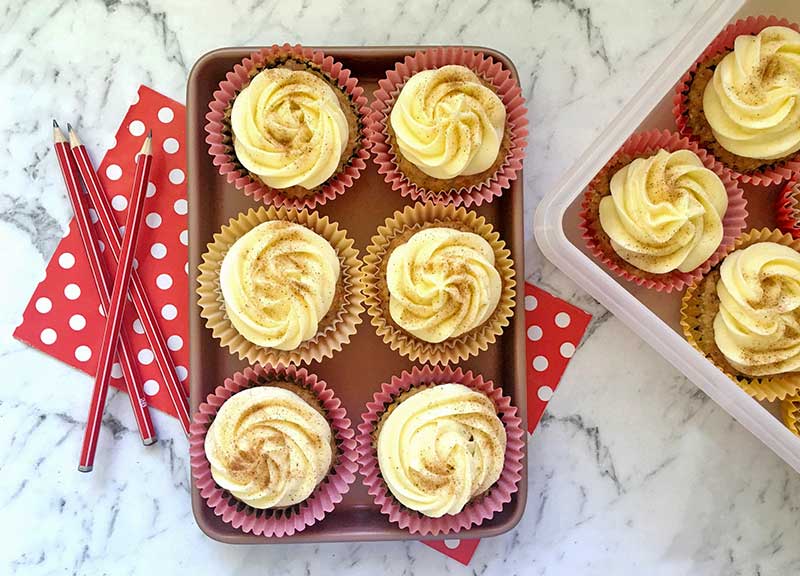 carrot cake, cupcake