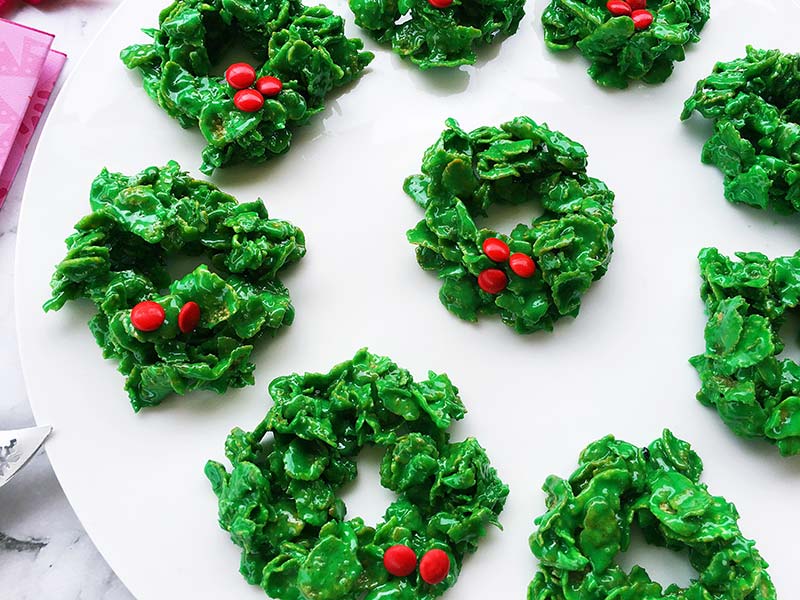 Marshmallow Christmas Wreaths For Your Sweets Table! - Mum's Pantry