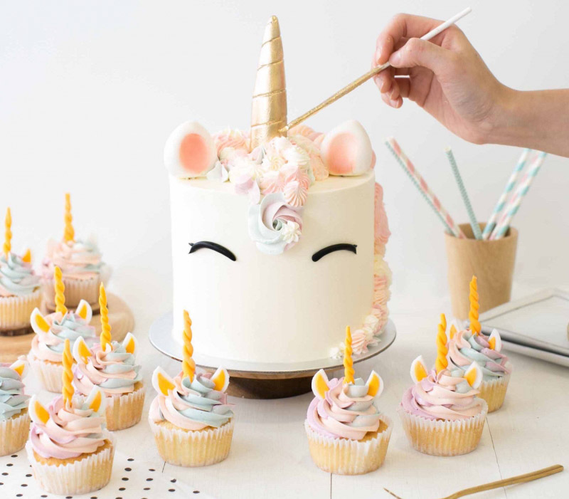 pretty unicorn cakes