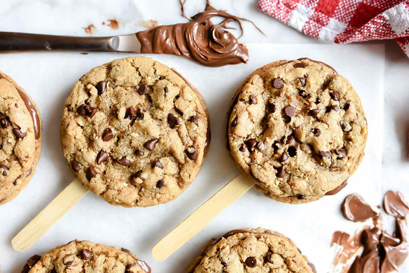 chocolate chip cookies, nutella, cookie pops